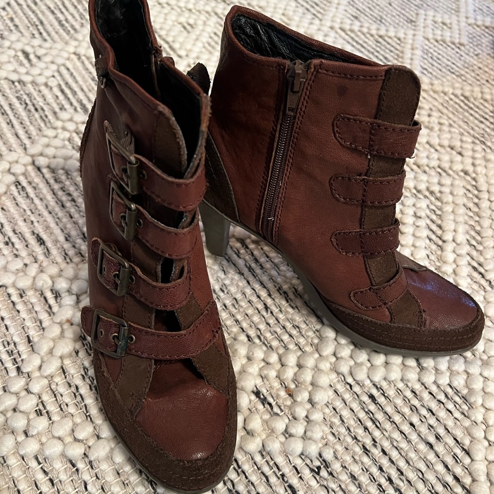 Brown leather with suede trim. 3 3/4 in heel. Like new, worn once.